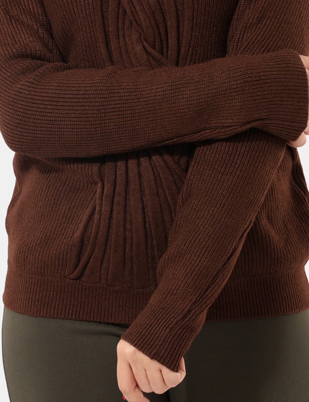 S65YBEX8681-SA_MORO_AI25_3 Maglione Sandro Ferrone Marrone - Maglia a collo alto con treccia sul davanti.Cod. art. S65YBEX8681 SAVi ricordiamo che tutt