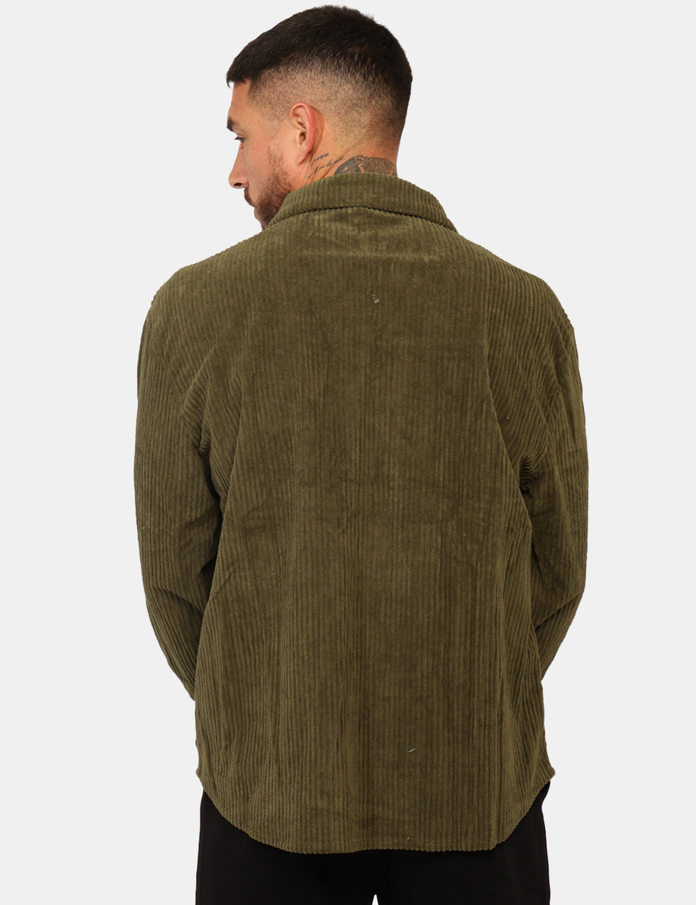 T4F0584-OA_VERDE-MILITARE_AI25_2 Camicia Goha Verde - Camicia in simil velluto total verde con tasche a toppa coordinate. La vestibilità è morbida e pratica
