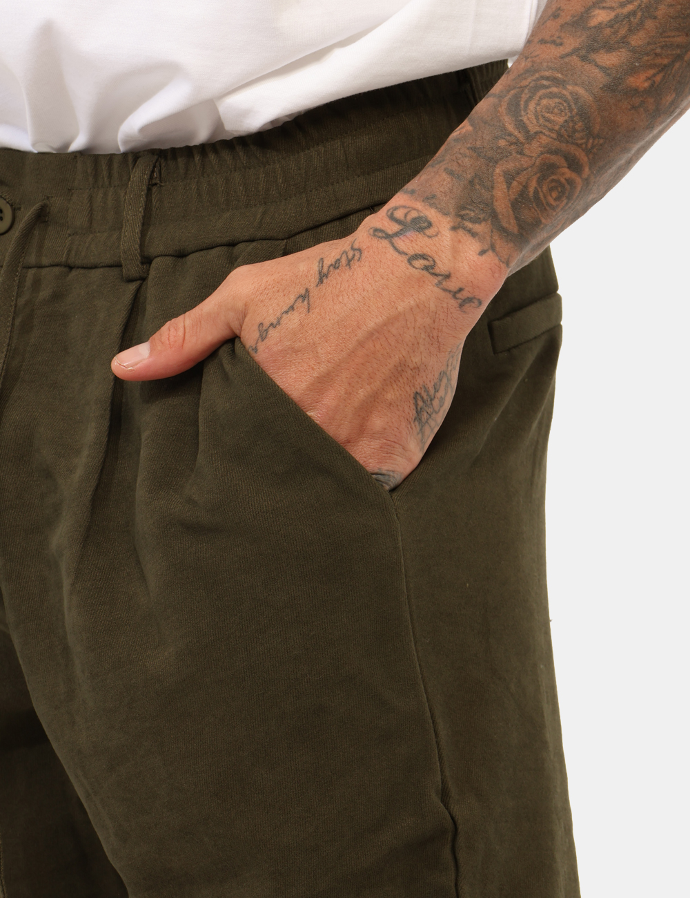 T4I0593M-OA_VERDE_AI25_4 Pantaloni Goha Verde - Pantaloni raffinati, in total verde con tasche a taglio trasversale e tasche fake sul retro. La vesti