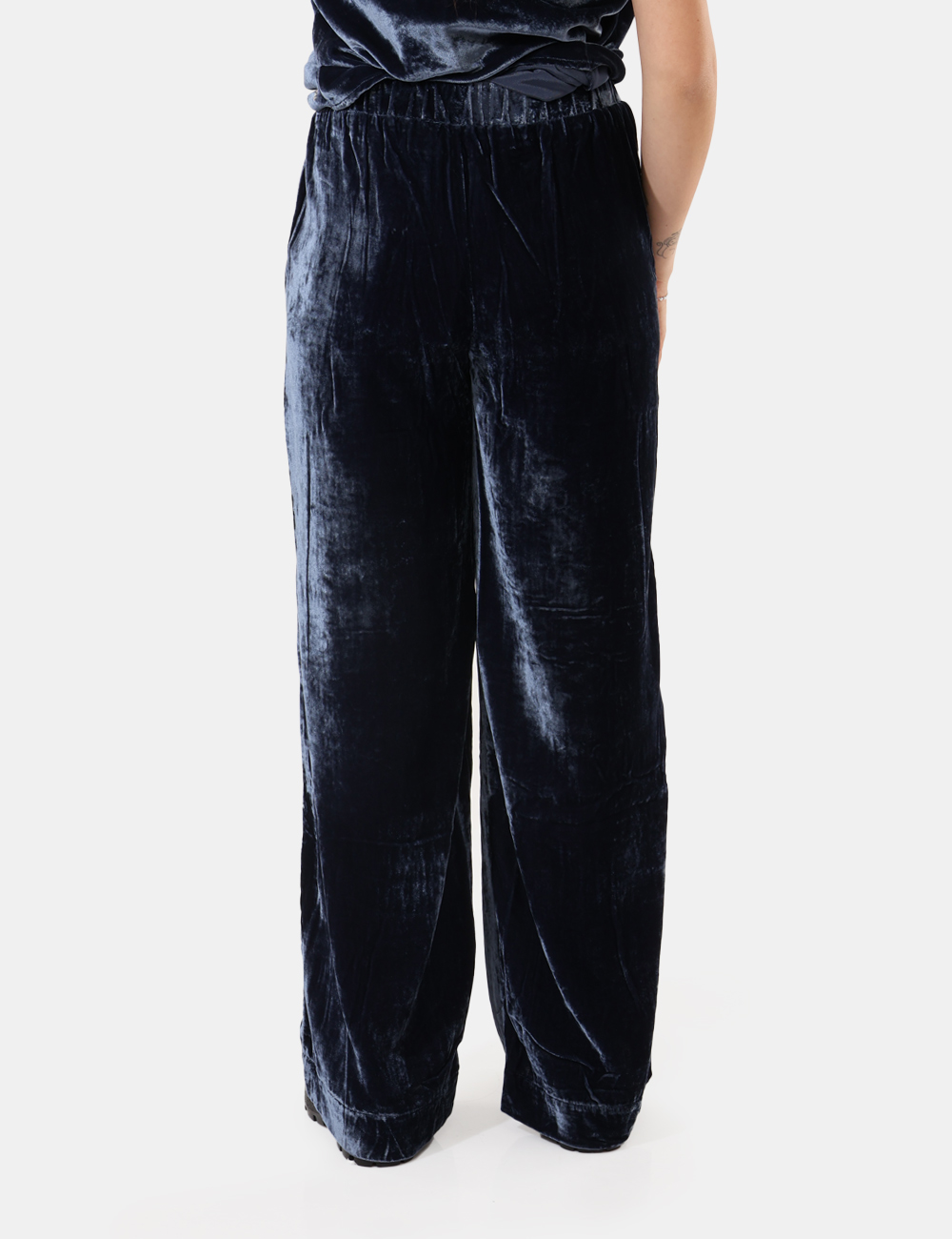 TP9354-SA_CERULEO_AI25_2 Pantalone Ottod'Ame Blu - Pantalone largo in morbida ciniglia,abbinalo al suo blazer per un look perfetto.Cod. art. TP9354 S