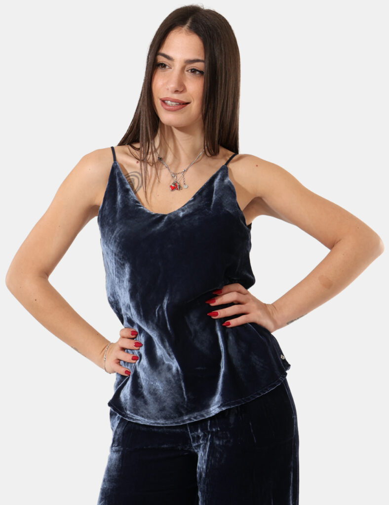 Top Ottod'Ame Blu - Top in ciniglia con spallina sottile, ideale abbinato al suo pantalone.Cod. art. TT9011 SAVi ricordiamo