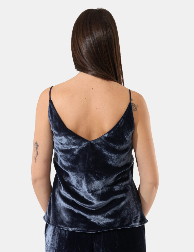 Top Ottod'Ame Blu - Top in ciniglia con spallina sottile, ideale abbinato al suo pantalone.Cod. art. TT9011 SAVi ricordiamo