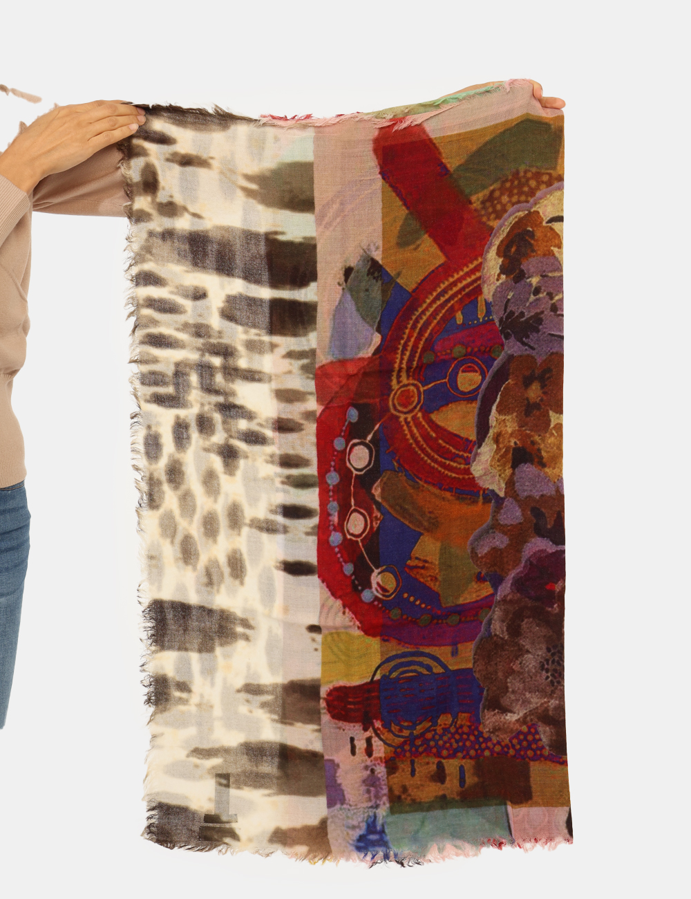 WP241804-OA_VAR--UNICA_AI25_2 Sciarpa Concept83 Fantasia - Sciarpa in misto lana, su fantasia floreale tendente al viola. Indossatura pratica e maneggevol