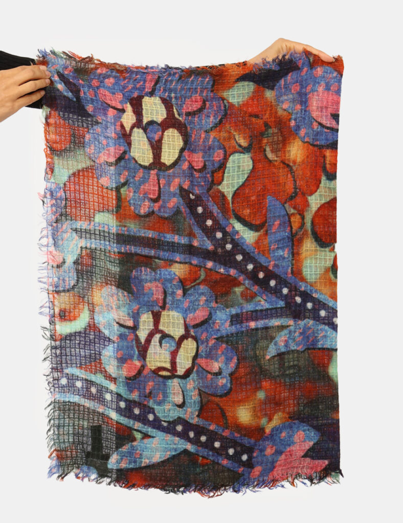 Sciarpa Concept83 Fantasia - Sciarpa in total lana, su fantasia floreale tendente al blu e arancione. Indossatura pratica e