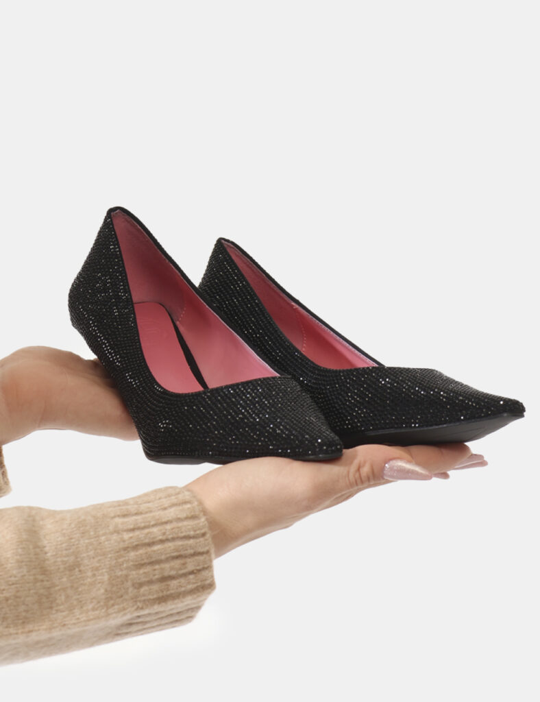 Dècolletè Fracomina Nero - Dècolletè con strass tono su tono, per un look scintillante.Cod. art. F824WS2007P41201 SAVi ricor