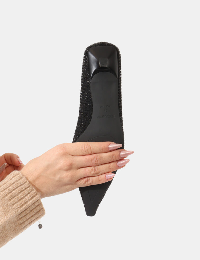 Dècolletè Fracomina Nero - Dècolletè con strass tono su tono, per un look scintillante.Cod. art. F824WS2007P41201 SAVi ricor