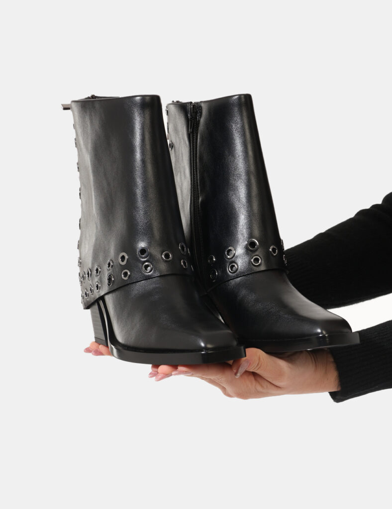 Stivale Fracomina Nero - Stivale con dettagli argentati.Cod. art. F824WS5008P442K4 SAVi ricordiamo che tutti i nostri artico