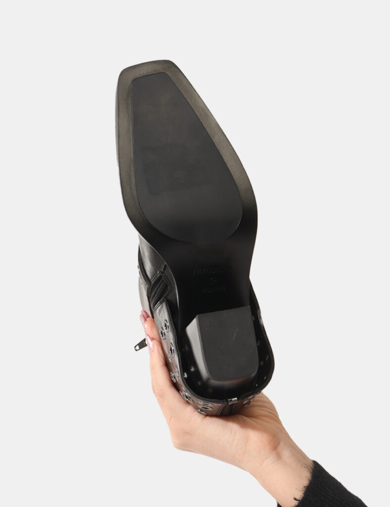 Stivale Fracomina Nero - Stivale con dettagli argentati.Cod. art. F824WS5008P442K4 SAVi ricordiamo che tutti i nostri artico