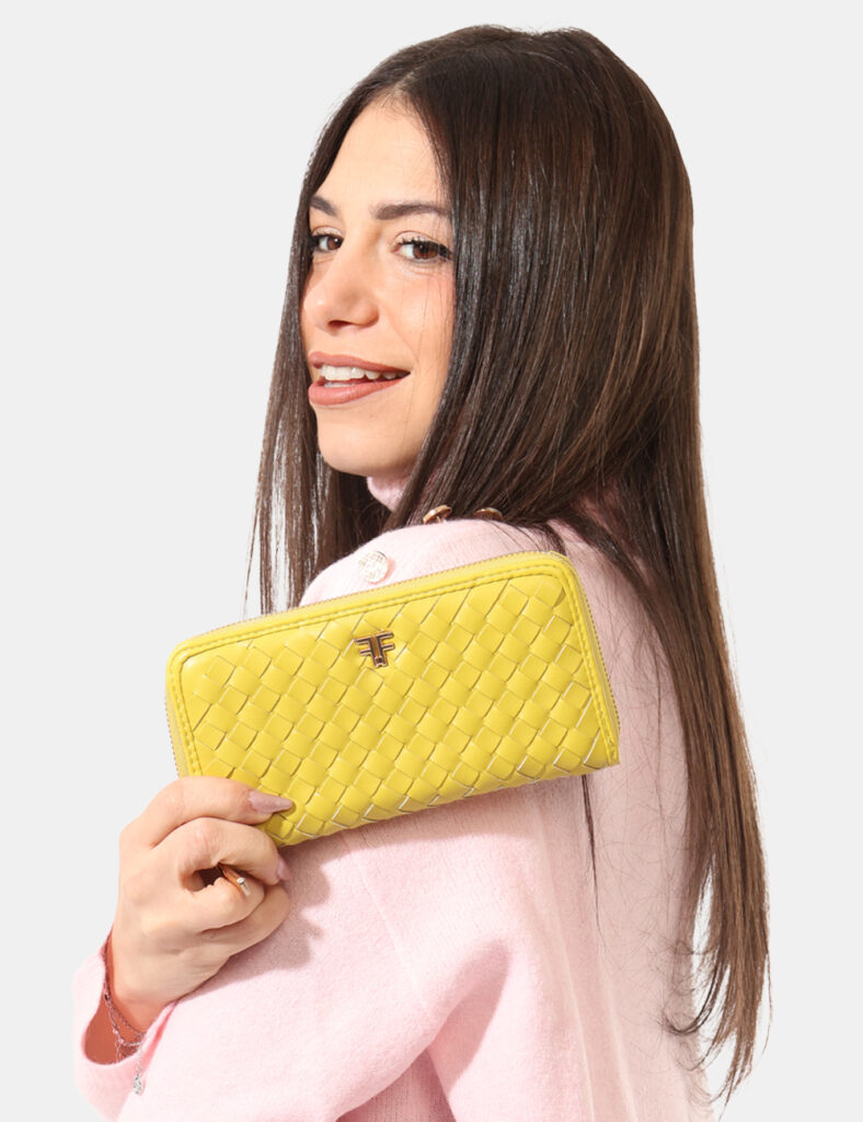 Portafoglio Fracomina Giallo - 0Cod. art. FA23SB7004P411S5 SAVi ricordiamo che tutti i nostri articoli sono originali.