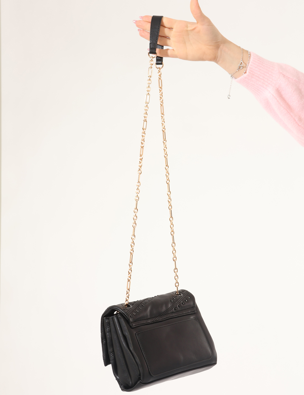 FA24WB3002P441D9-SA_BLACK_AI25_6 Borsa Fracomina Nero - Borsa a tracolla con catena dorata e borchiette tono su tono.Cod. art. FA24WB3002P441D9 SAVi ricordia