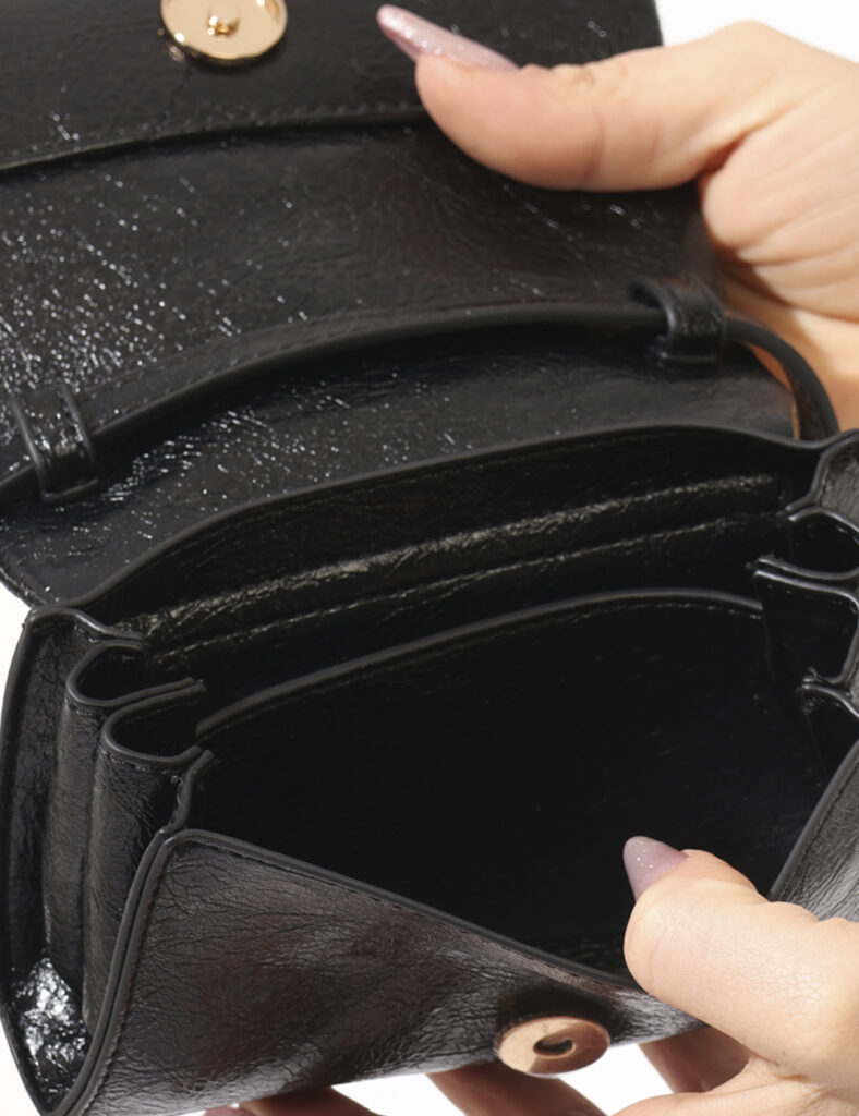 Borsa Fracomina Nero - Borsa a tracolla piccola e pratica.Cod. art. FA24WB4001P440K3 SAVi ricordiamo che tutti i nostri arti