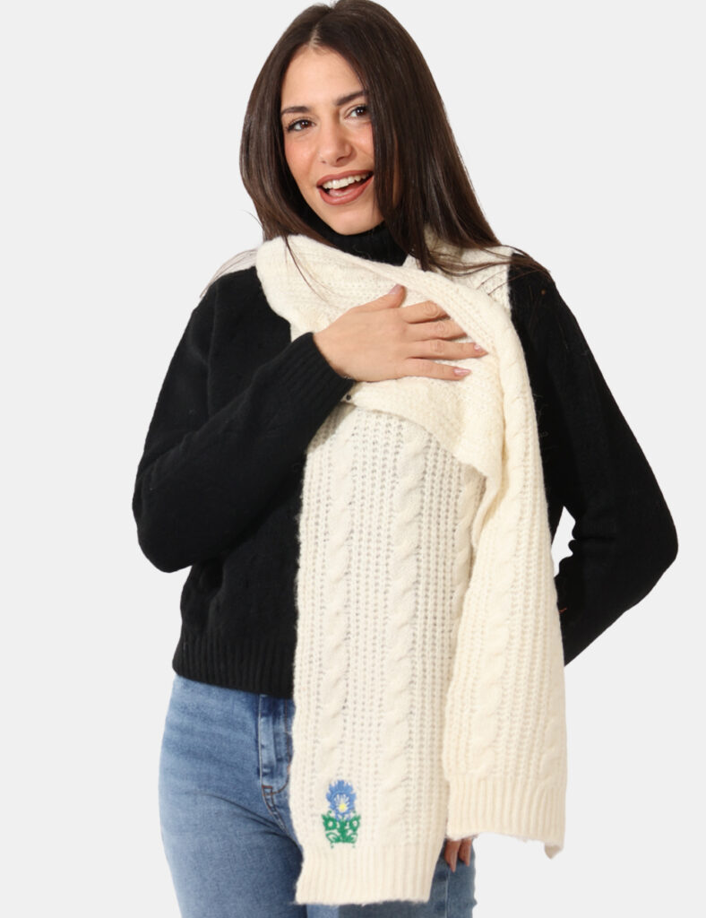 Sciarpa Fracomina Bianco - 0Cod. art. FR16FM200 SAVi ricordiamo che tutti i nostri articoli sono originali.