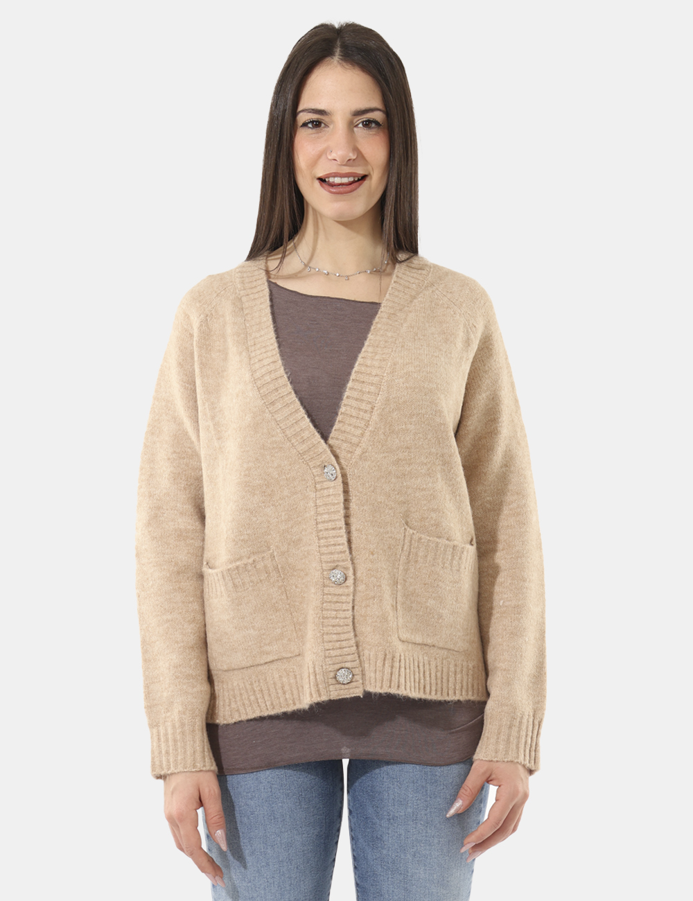 NA612-SA_BEIGE_AI25_5 Maglione Rue De Clerie Beige - Maglione modello cardigan, in misto lana, total beige con tasche a toppa. La vestibilità è mo