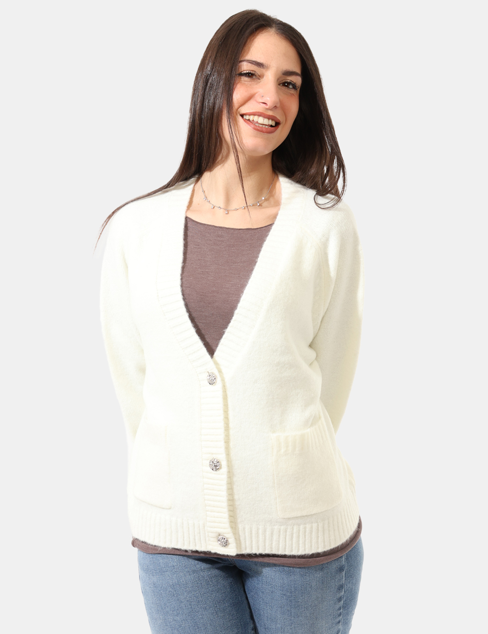 NA612-SA_PANNA_AI25_1 Maglione Rue De Clerie Panna - Maglione modello cardigan, in misto lana, total bianco panna con tasche a toppa. La vestibili