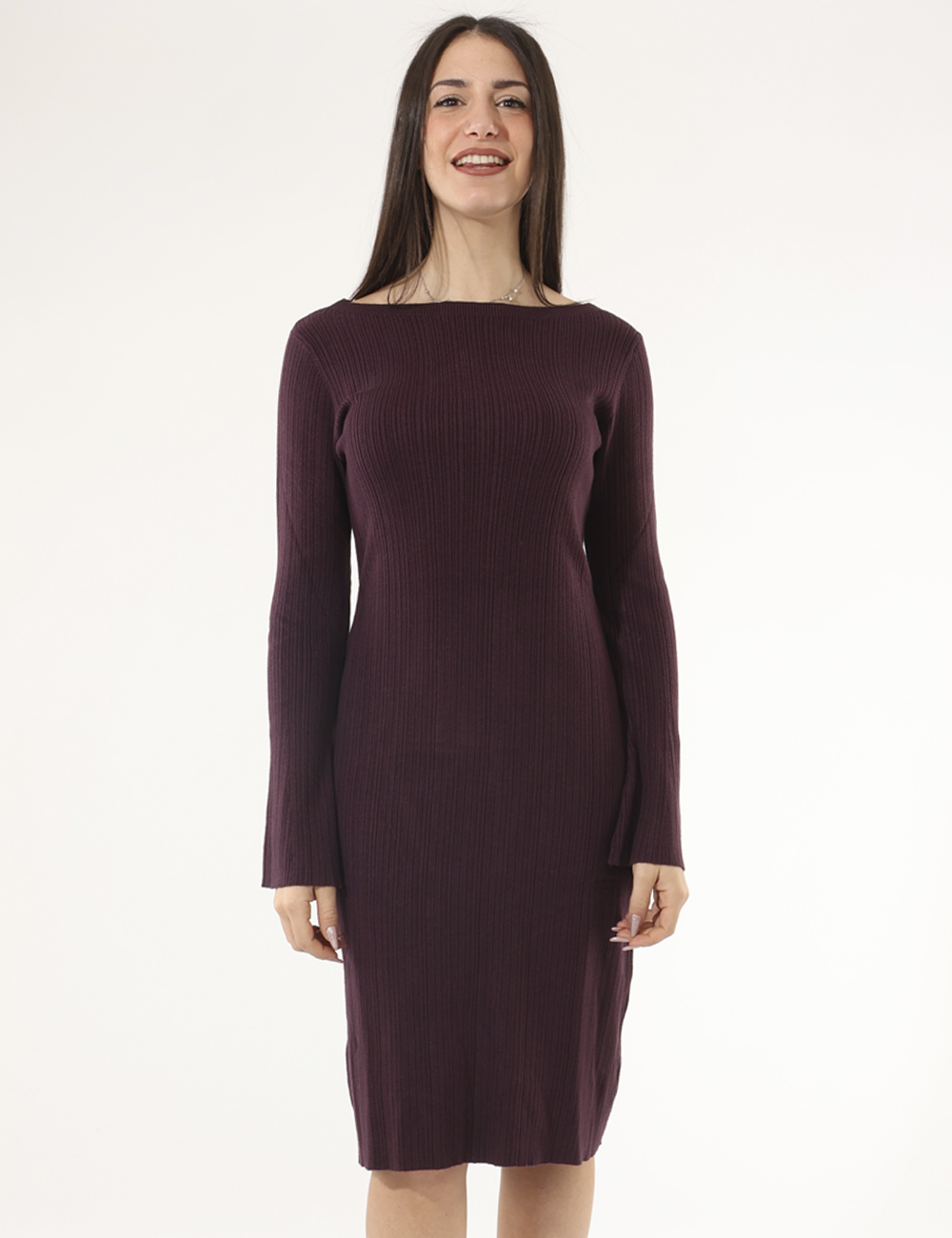 S65YBEAP23630-SA_PRUGNA_AI25_5 Maglione Sandro Ferrone Viola - Vestito lungo in maglina, a maniche lunghe, in total viola prugna. La vestibilità è morbida