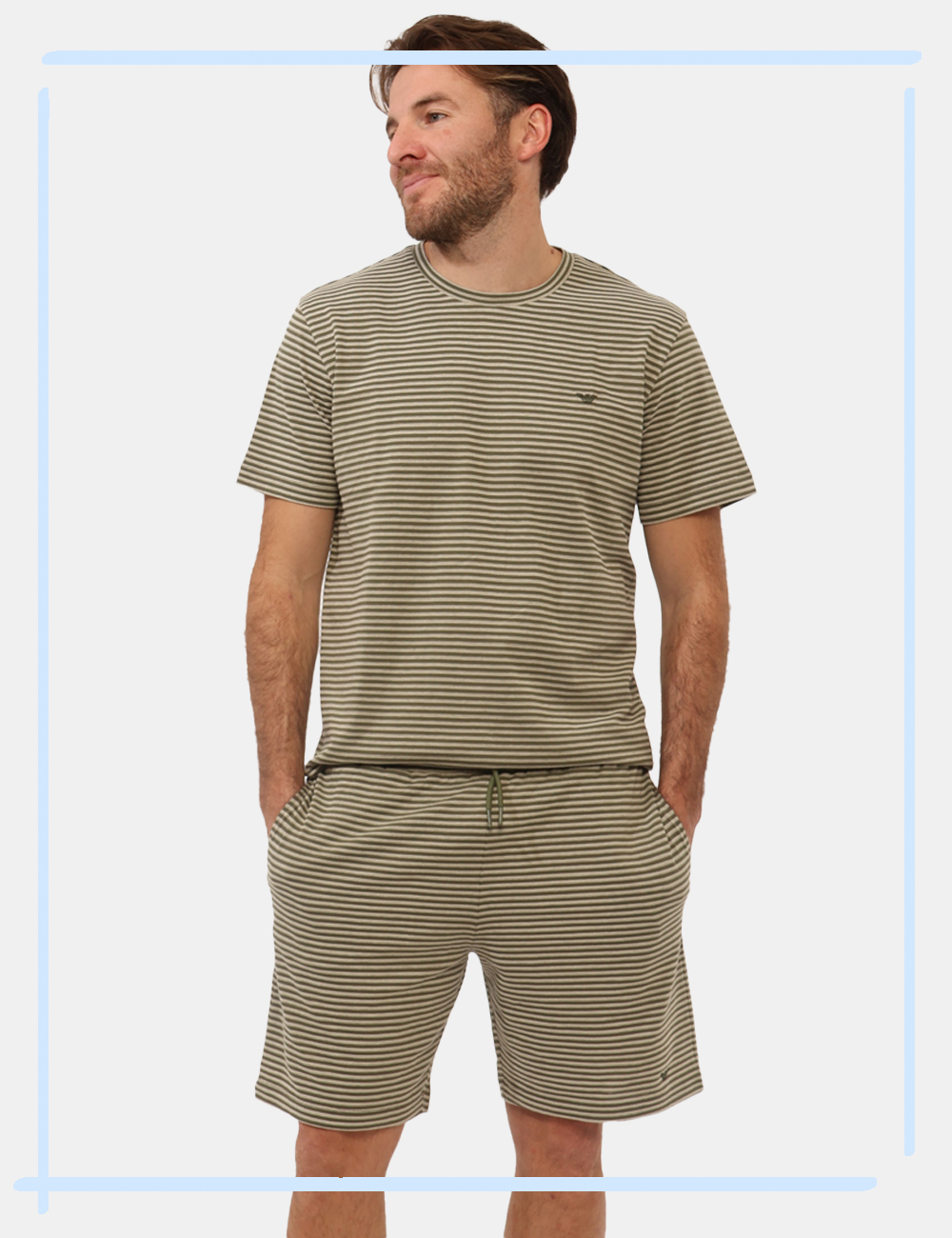 EM000683-AF20452-GI-CB_VERDE_PE26_1 Bermuda Emporio Armani Verde tg. M - Bermuda EMPORIO ARMANI Il Bermuda EMPORIO ARMANI verde da uomo è il capo perfetto per a