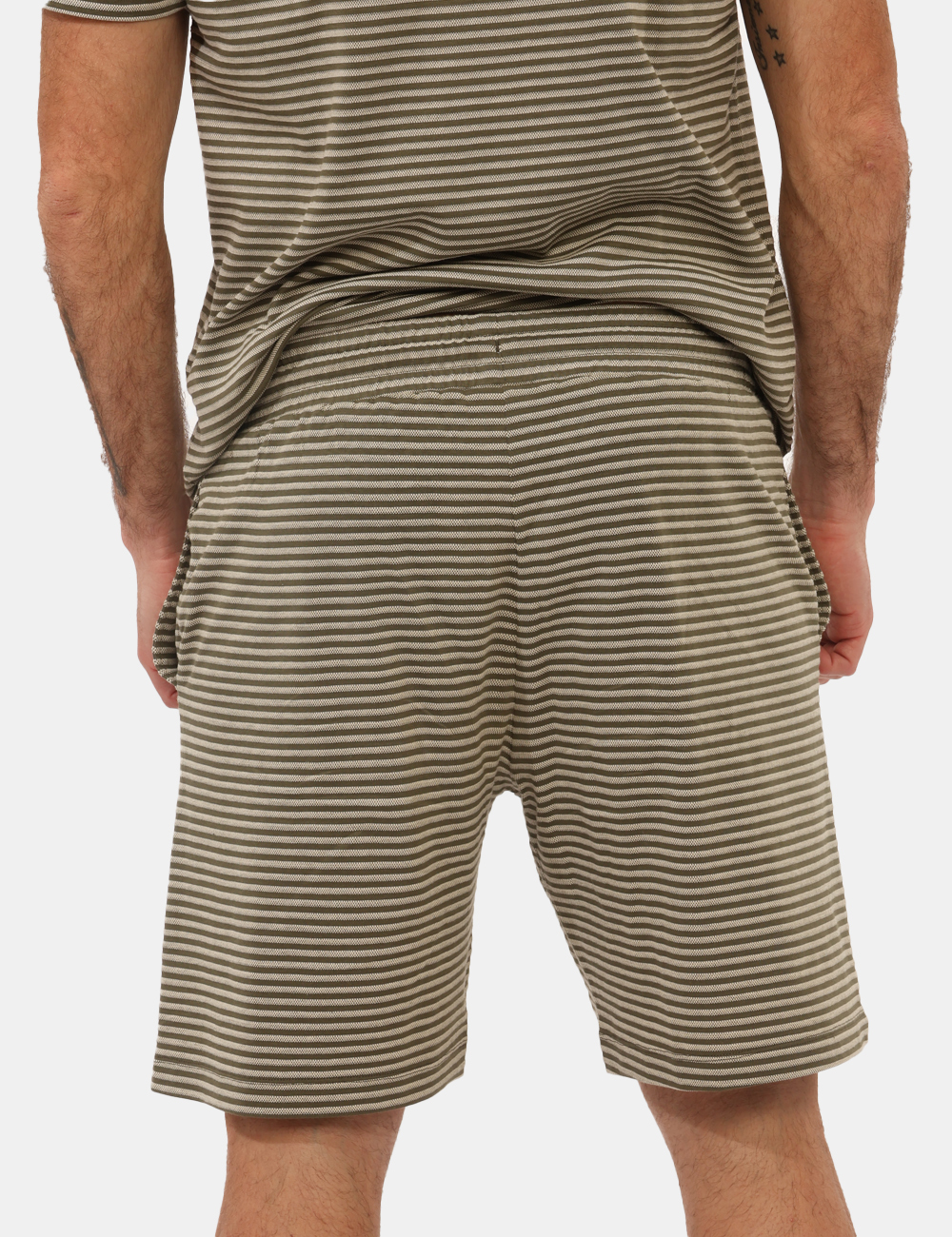 EM000683-AF20452-GI-CB_VERDE_PE26_2 Bermuda Emporio Armani Verde tg. M - Bermuda EMPORIO ARMANI Il Bermuda EMPORIO ARMANI verde da uomo è il capo perfetto per a