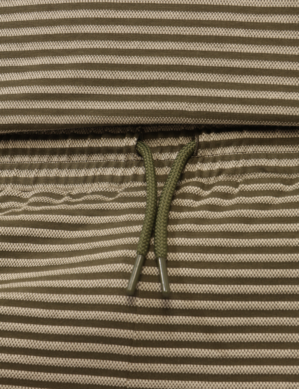 EM000683-AF20452-GI-CB_VERDE_PE26_3 Bermuda Emporio Armani Verde tg. M - Bermuda EMPORIO ARMANI Il Bermuda EMPORIO ARMANI verde da uomo è il capo perfetto per a