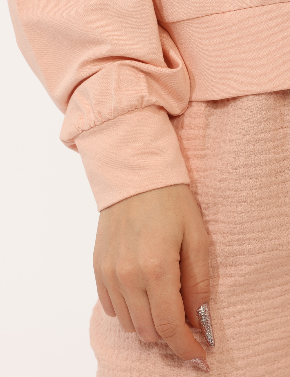 EW002499-AF19032-GI-CB_ROSA_PE26_4 T-shirt Emporio Armani Rosa tg. S - T-shirt EMPORIO ARMANI La T-shirt EMPORIO ARMANI rosa da donna è un capo essenziale dal