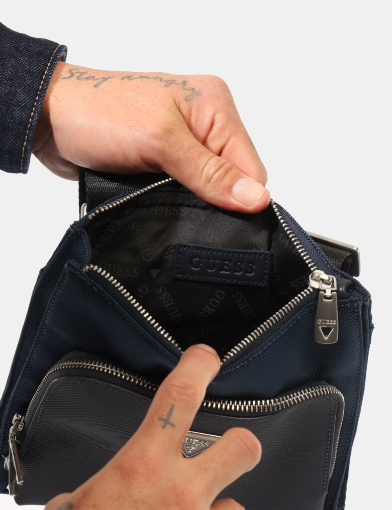 Campionari moda donna e uomo - Borsello Guess Blu