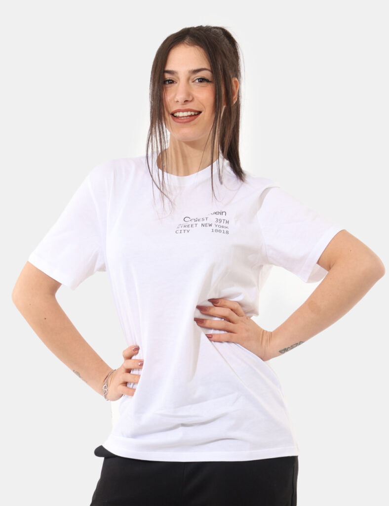 T-shirt Calvin Klein Bianco - T-shirt CALVIN KLEIN Bianco Essenziale, versatile e sempre attuale, la T-shirt CALVIN KLEIN Bi