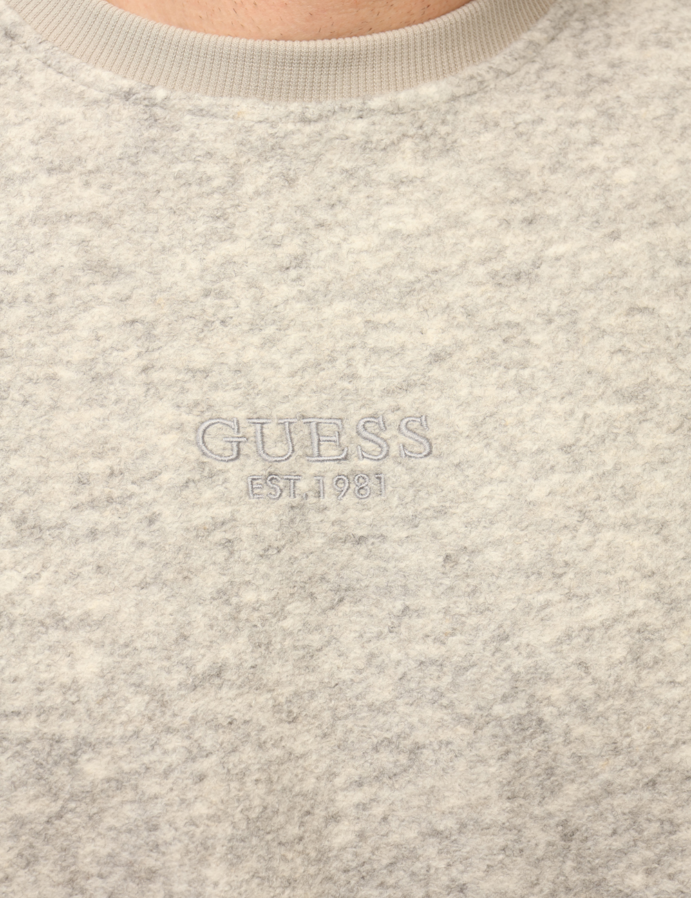 M5BQ07-KC380-SB_LIGHT-STONE-HEATHER_PE26_3 Felpa Guess Grigia - Felpa GUESS Grigia da uomo La Felpa GUESS Grigia è il capo ideale per affrontare la stagione con uno st