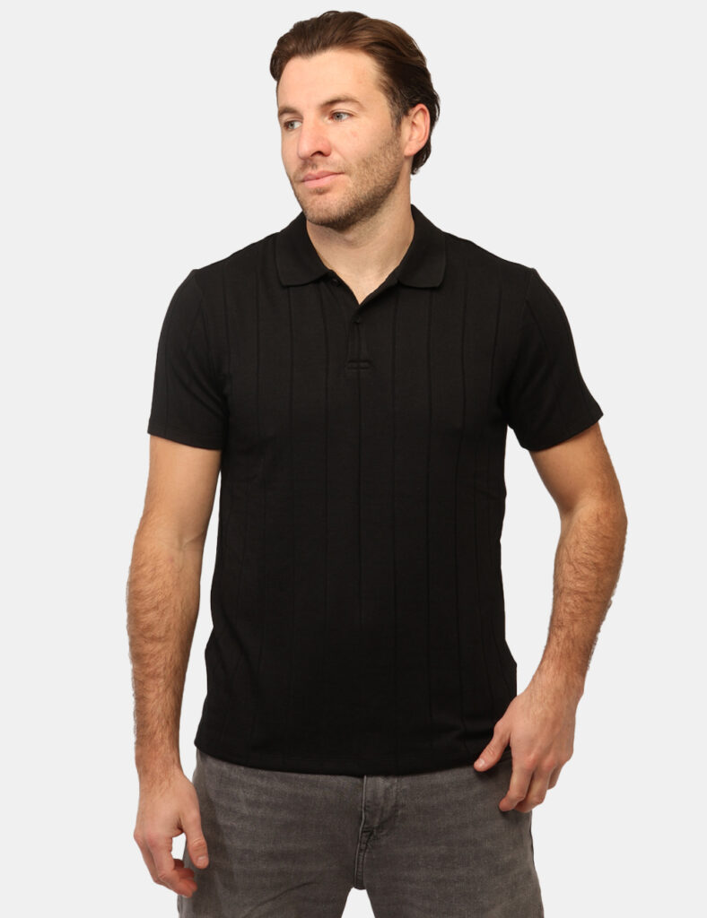 Polo Guess Nera - Polo GUESS Nera da uomo La Polo GUESS Nera è il capo ideale per chi cerca uno stile versatile e contempor