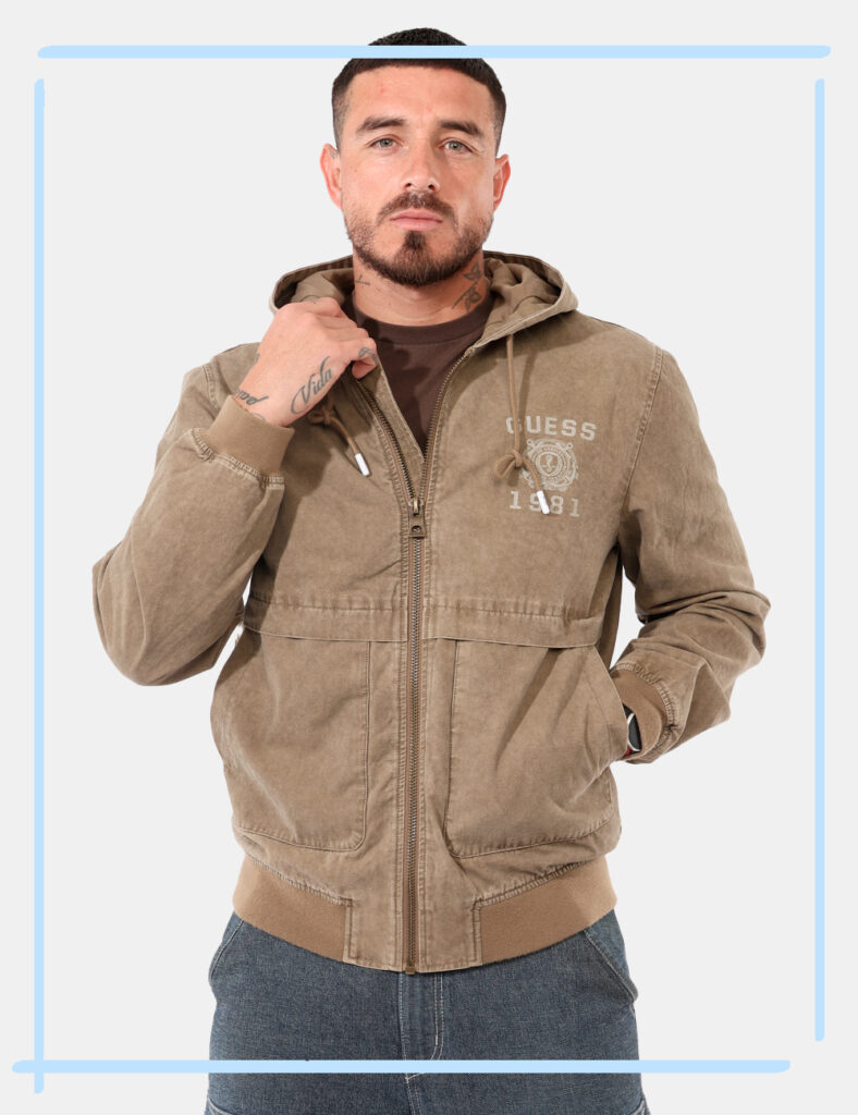 Parka Guess Verde taglia L - Parka GUESS Verde da uomo Il Parka GUESS Verde da uomo è il capo ideale per affrontare la stagi