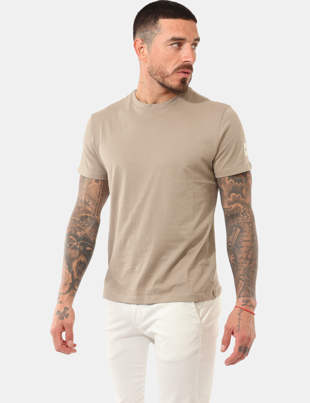 T766-SG02_BEIGE-SCURO_PE26_1 T-shirt Yes Zee Beige - T-shirt YES ZEE Beige da uomo, un capo essenziale che unisce stile contemporaneo e comfort quotidian