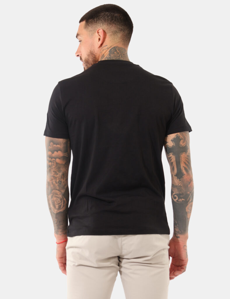 T-shirt Yes Zee Nero - T-shirt YES ZEE Nero da uomo, un capo essenziale che unisce stile contemporaneo e comfort quotidiano.