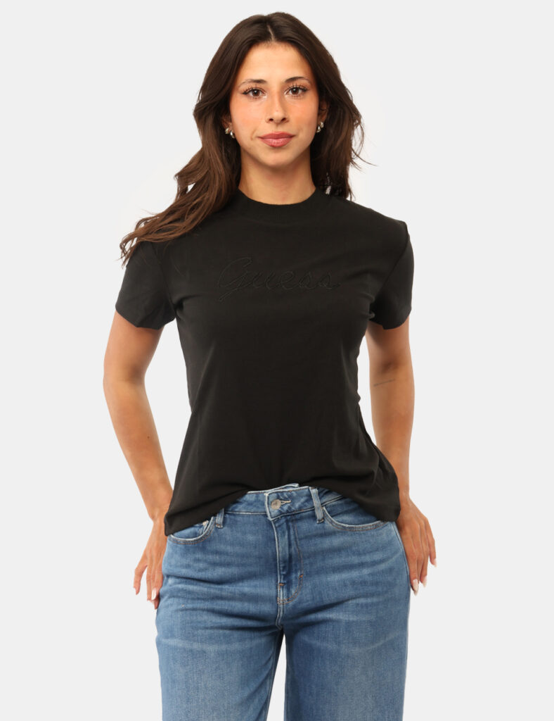 T-shirt Guess Nera - T-shirt GUESS Nero da donna – Dettagli iconici e comfort contemporaneoLa T-shirt GUESS Nero è il capo i