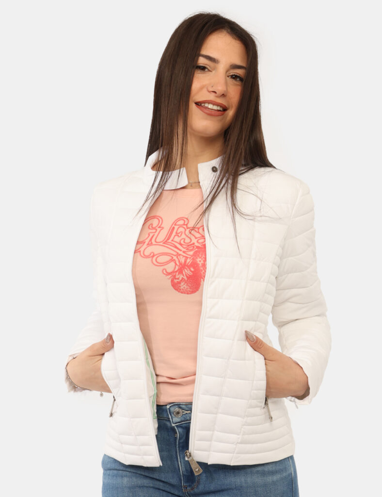 Giacca Guess Bianca - Giacca GUESS Bianca da donna Luminosa, moderna e grintosa al punto giusto: la Giacca GUESS Bianca è il