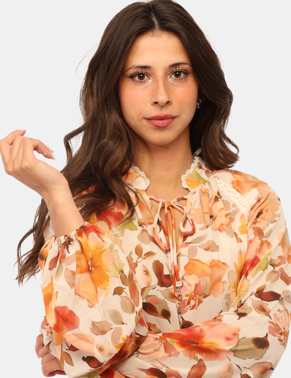 W5BH74-WGLA2-SB_AUTUMN-BLOSSOM-VANIL_PE26_3 Blusa Guess Fantasia - Blusa GUESS in Fantasia da donna Femminile, leggera e ricca di personalità, la Blusa GUESS in Fantasi