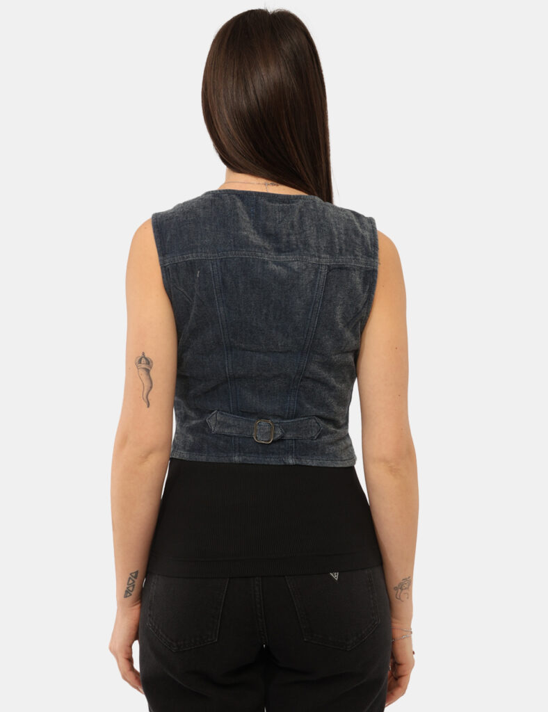 Gilet Guess Blu - Gilet GUESS Blu da donna Il Gilet GUESS Blu è il capo perfetto per aggiungere un tocco deciso e contempora