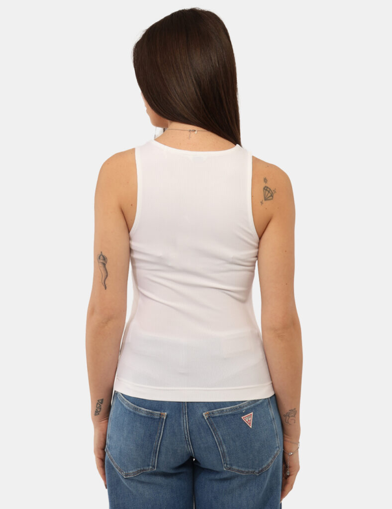 Top Guess Bianco - Top GUESS Bianco da donna Il Top GUESS Bianco è il capo ideale per illuminare i tuoi look con semplicità
