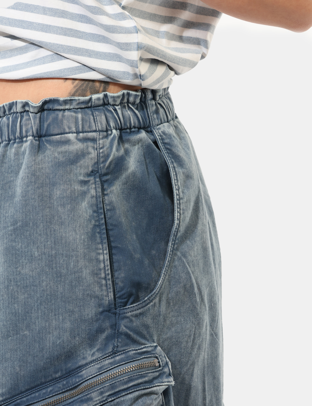 W6RA2OWK121-GS-CB_JEANS_PE26_4 Jeans Guess Jeans taglia 27 - Jeans GUESS da donna I Jeans GUESS da donna sono la scelta ideale per chi desidera un capo com