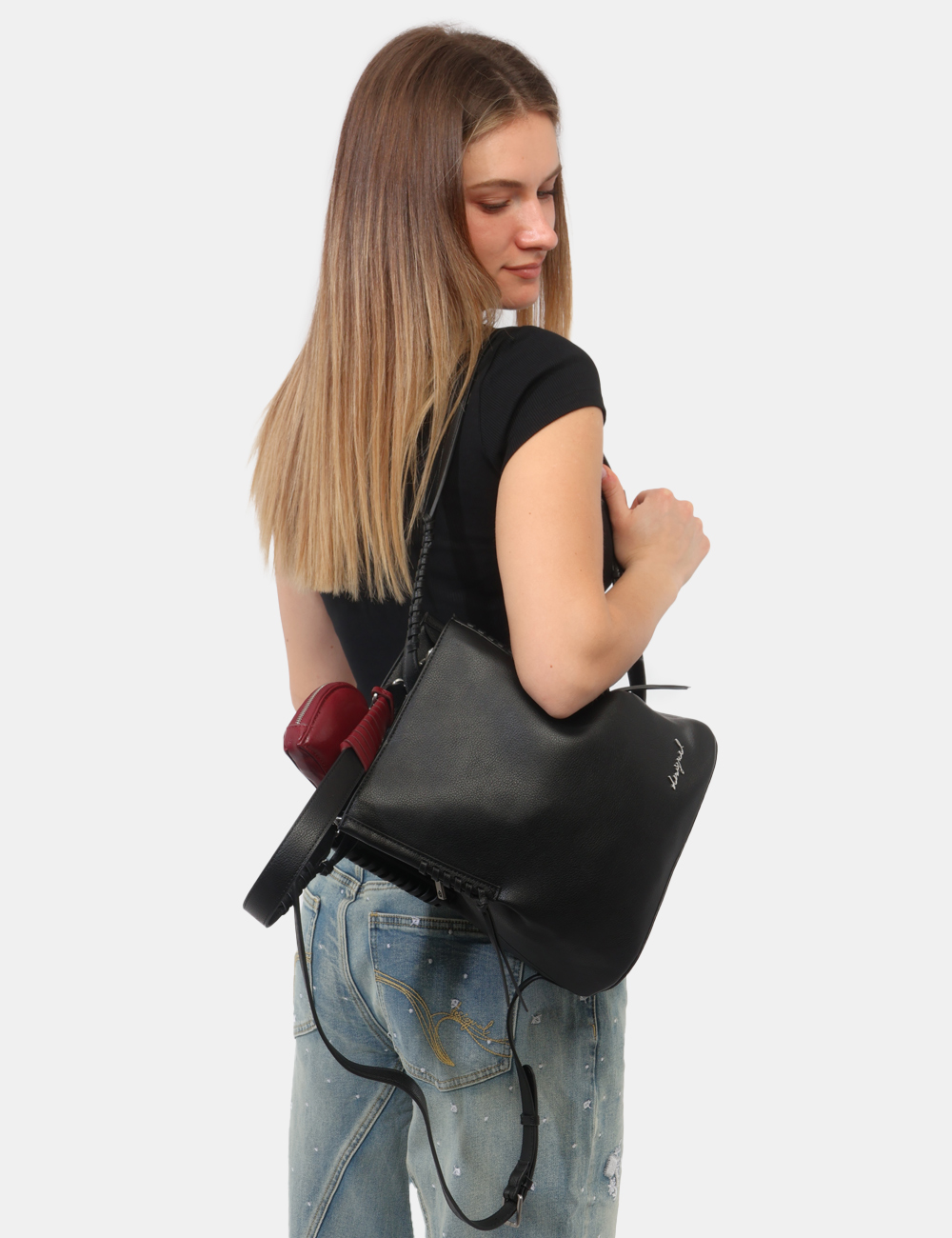 26SAKP21-OB_NERO_PE26_1 Zaino Desigual Nero - Zaino DESIGUAL Nero da donna Pratico, moderno e ricco di dettagli distintivi, lo Zaino DESIGUAL Nero è