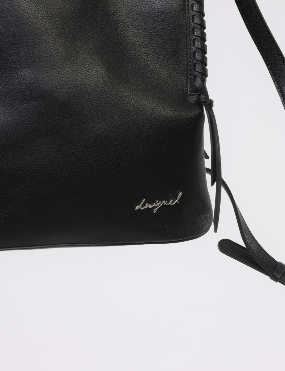 26SAKP21-OB_NERO_PE26_3 Zaino Desigual Nero - Zaino DESIGUAL Nero da donna Pratico, moderno e ricco di dettagli distintivi, lo Zaino DESIGUAL Nero è