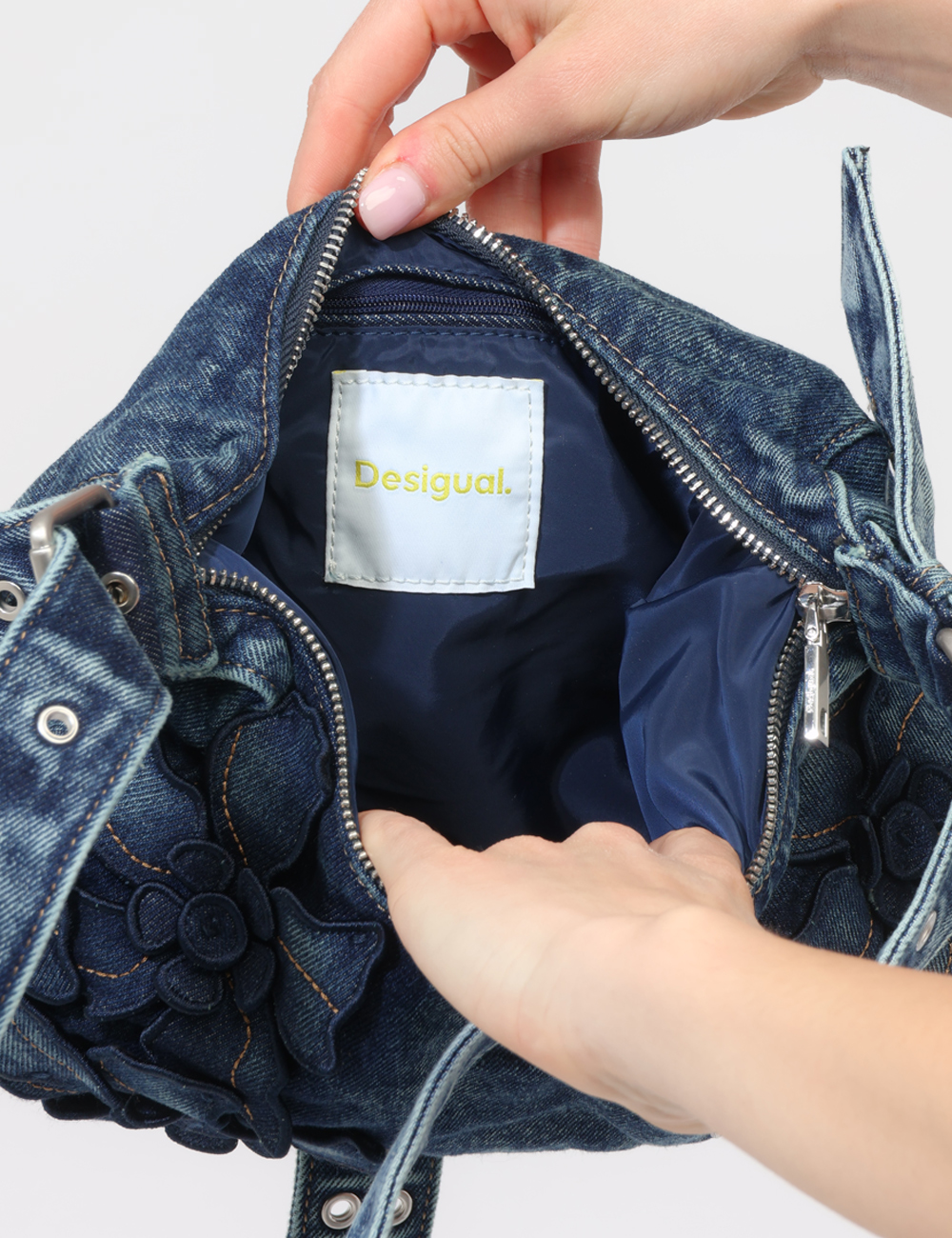 26SAXD15-OB_BLU_PE26_2 Borsa Desigual Blu - Borsa DESIGUAL Blu da donna Femminile, fresca e dal design ricercato, la Borsa DESIGUAL Blu è l’accesso