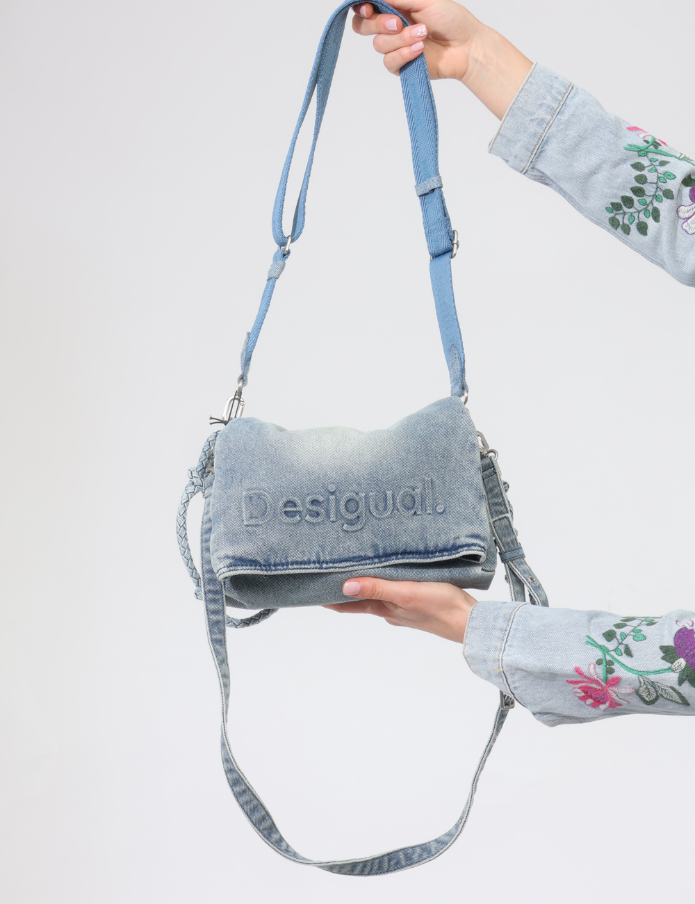 26SAXD28-OB_BLU_PE26_6 Borsa Desigual Azzurra - Borsa DESIGUAL Azzurra da donna Fresca, pratica e dal design contemporaneo, la Borsa DESIGUAL Azzur