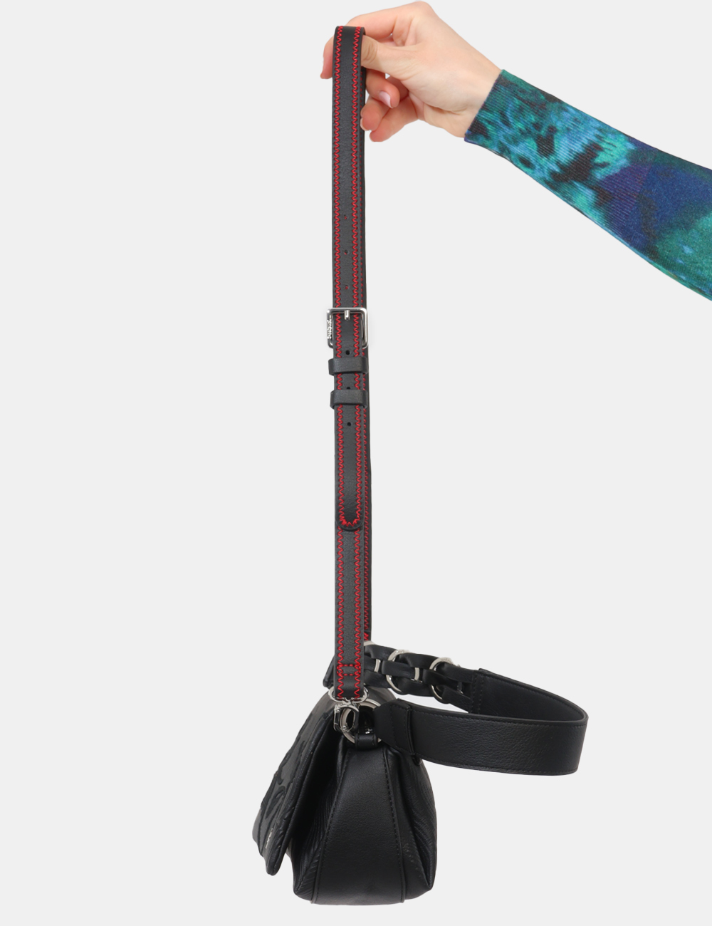 26SAXP88-OB_NERO_PE26_4 Borsa Desigual Nera - Borsa DESIGUAL Nera da donna Compatta, versatile e dal design contemporaneo, la Borsa DESIGUAL Nera è