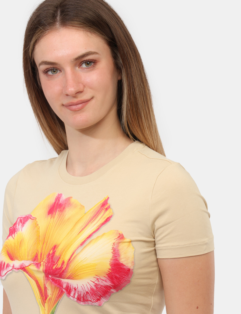 26SWTK03-OB_BIANCO_PE26_3 T-shirt Desigual Beige - T-shirt DESIGUAL Beige da donna La T-shirt DESIGUAL Beige è il capo perfetto per chi ama uno stile