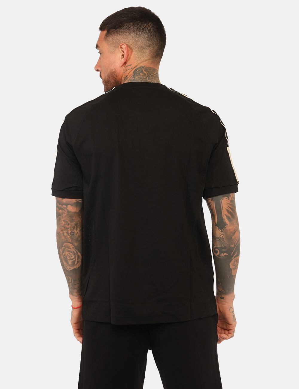 7M001395AF16724-OB_BLACK_PE26_2 T-shirt Ea7 Nera - T-shirt EA7 Nera La T-shirt EA7 Nera è un capo dal carattere sportivo e contemporaneo, perfetto per chi c