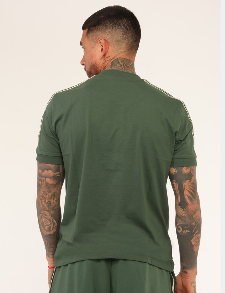 T-shirt Ea7 Verde - T-shirt EA7 Verde da uomo La T-shirt EA7 Verde è un capo perfetto per chi cerca un equilibrio tra comfor