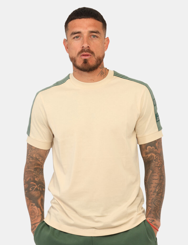 T-shirt Ea7 Beige - T-shirt EA7 Beige da uomo La T-shirt EA7 Beige è un capo essenziale e versatile, pensato per chi ama uno