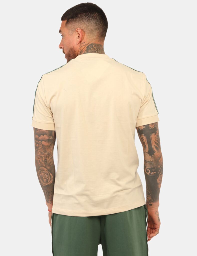 T-shirt Ea7 Beige - T-shirt EA7 Beige da uomo La T-shirt EA7 Beige è un capo essenziale e versatile, pensato per chi ama uno