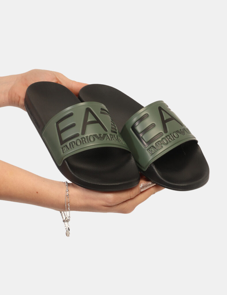 Ciabatte Ea7 Verdi - Ciabatte EA7 Verdi da uomo Le Ciabatte EA7 Verdi sono la scelta perfetta per chi cerca comfort, pratici