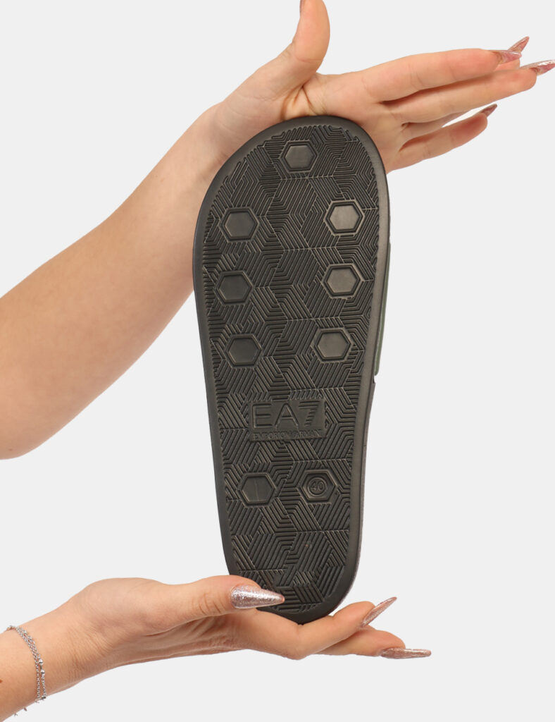 Ciabatte Ea7 Verdi - Ciabatte EA7 Verdi da uomo Le Ciabatte EA7 Verdi sono la scelta perfetta per chi cerca comfort, pratici