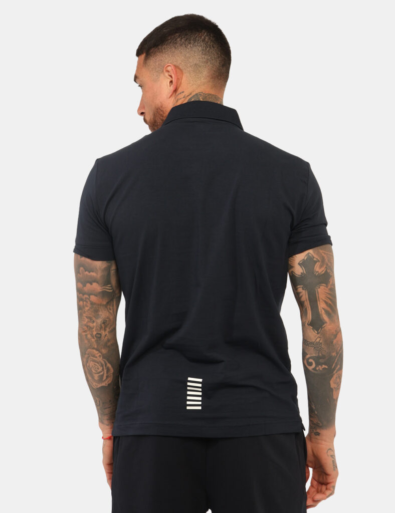 Polo Ea7 Blu - Polo EA7 Blu da uomo La Polo EA7 Blu è un capo essenziale che unisce stile sportivo e comfort quotidiano. Per