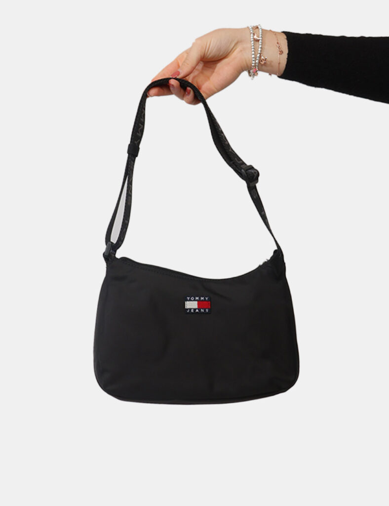 Borsa Tommy Hilfiger Nera - Borsa TOMMY HILFIGER Nera da donna La Borsa TOMMY HILFIGER Nera è la scelta ideale se cerchi un